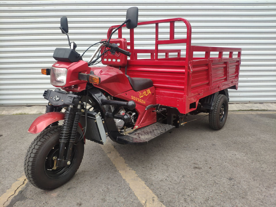 燃油三輪車